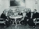 Józef Piłsudski podejmuje szefa dyplomacji francuskiej Louisa Barthou, Belweder, kwiecień 1934 r. Od lewej: ambasador Francji – Jules Laroche, Piłsudski, Barthou, minister spraw  zagranicznych Józef Beck, wiceminister Jan Szembek 