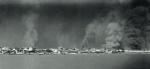 Płonące doki i portowe instalacje naftowe w Rangunie, stolicy Birmy, po japońskim nalocie, maj 1942 r.
