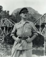 Alec Guinness jako płk Nicholson w filmie „Most na rzece Kwai” Davida Leana z 1957 r. 