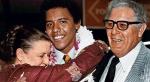 Mieszkający na Hawajach dziadkowie Baracka Obamy ze strony matki,  Madelyn Payne  i Stanley Armour Dunham, opiekowali się nim w okresie, gdy uczęszczał do szkoły średniej 