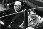 Prezydent Rzeszy Paul von Hindenburg i kanclerz Adolf Hitler podczas Święta Pracy 1 maja 1933 roku w Berlinie 