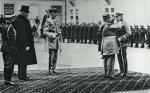 Marszałek Francji Ludwik Franchet d’Esperay wręcza Józefowi Piłsudskiemu Medaille Militaire, Warszawa – Zamek Królewski, 18 listopada 1927 r.