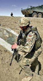 Polski patrol  w pobliżu Ghazni  (zdjęcie  z marca  2009 roku) 