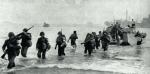 Operacja „Torch”: amerykańska piechota morska wychodzi na plażę pod Oranem, 8 listopada 1942 r. 