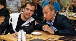 Dmitrij Miedwiediew i Władimir Putin (na zdjęciu w kurorcie Soczi) robią wszystko, by odciągnąć uwagę Rosjan od kryzysu w kraju