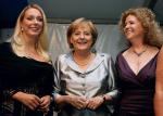 Katharina Wagner, Angela Merkel i Eva Wagner-Pasquier podczas otwarcia tegorocznego festiwalu, 25 lipca 2009