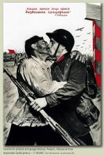 Sowiecki plakat propagandowy z napisem „Nasza armia wyzwala ludzi pracy – J. Stalin” jest jednym z eksponatów prezentowanych na wystawie „Wrzesień 1939”   (fot: W. Korecki, ze zbiorów OK)