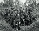 Grupa zwiadowców z amerykańskiej 1. Dywizji Piechoty Morskiej na Guadalcanalu, sierpień 1942 r. 