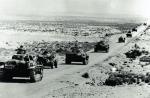 Niemieckie czołgi przemierzają Libię w ofensywie na Egipt, 1941 r. 