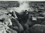 Włoska piechota na stanowisku ogniowym pod Tobrukiem, 1941 r. 