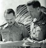 Gen. Claude Auchinleck (po lewej), dowódca brytyjskiej 8. Armii przed Montym