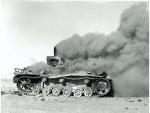 Niemiecki czołg płonie podczas drugiej bitwy pod Alamajn, 1942 r. 