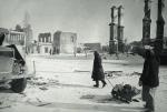 Mieszkańcy Stalingradu  ze zdobytym drewnem na opał, styczeń 1943 r. 