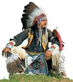 Mirosław „Sioux” Bogusz.  Stoi na czele prowadzonej przez siebie wioski  indiańskiej w Białymstoku. Ubranie ceremonialne plemienia Lakota, pióropusz  z piór orła