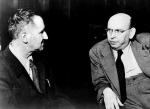 Najsławniejszy z rodzeństwa Eislerów - Hanns (z prawej) - jako kompozytor współpracował z Bertoldem Brechtem