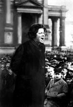Ruth Fischer, siostra Hannsa przemawia na wiecu KPD  w 1925 r. Wkrótce jednak popadła w niełaskę Stalina