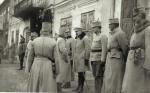 Arcyksiążę Fryderyk w rozmowie z komendantem Piłsudskim, Jędrzejów nad Jasionką, 1915 rok 