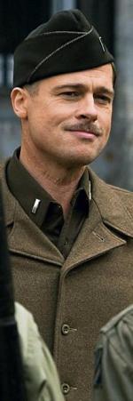Aldo Raine (Brad Pitt) jest dowódcą komanda Bękartów