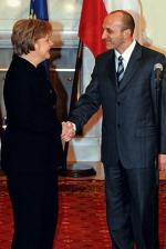 Jako mąż stanu w 2005 r. z kanclerz Niemiec Angelą Merkel 