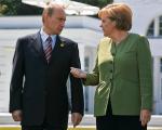 Polityczno-biznesowy związek: Władimir Putin, premier Rosji i Angela Merkel, kanclerz Niemiec