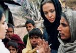 Angelina Jolie odwiedza obóz uchodźców UNHCR 