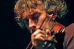 Yann Tiersen to znakomity muzyk poruszający się na rubieżach muzyki popularnej, czerpiący często z folku czy rocka niezależnego