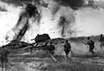 Atak sowieckich czołgów i piechoty pod Kurskiem 