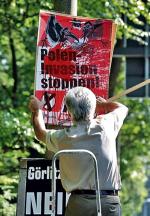 Frank Gottschlich,  szef polsko-niemieckiego stowarzyszenia przedsiębiorców,  sam zrywał  plakaty NPD w Görlitz.  Teraz chce,  by magistrat przeprosił  za tolerowanie nawoływania  do nienawiści