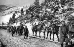 Austriacka kolumna zaopatrzeniowa na górskiej drodze w Karpatach, 1914 rok 