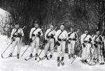 Patrol narciarski armii austro-węgierskiej w strojach maskujących 