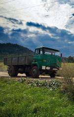 Ciężarówki z urobkiem z kopalni dewastują okoliczne drogi
