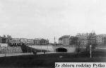 Zdjęcie pochodzi z 1951 roku. Trasa na archiwalnej fotografii Leopolda Pytko była pierwszą tak dużą inwestycją komunikacyjną w powojennej Warszawie