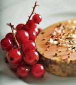 Paté de foie gras – pasztet z gęsich wątróbek.  Jest jednym  z przysmaków najbardziej kojarzonych  z Francją 