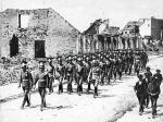 Spieszony szwadron ułanów Legionów Polskich wyrusza na pozycje na Wołyniu. Rok 1916 