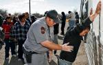 Nielegalni imigranci schwytani na granicy USA i Meksyku (zdjęcie z 2007 roku)