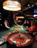 Kasyna zaliczane są do tzw. mocnego hazardu i przynoszą krociowe zyski. Na zdjęciu kasyno  w hotelu Sofitel Victoria w Warszawie. Jako jedno z nielicznych należy jeszcze do Orbisu