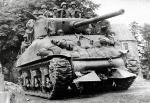 Sherman M4A1(76)W4 z dospawanymi elementami do pokonywania żywopłotów 