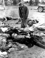 Po wyzwoleniu obozu koncentracyjnego w Ohrdruf (1945) (fot: Byron h. Rollins)