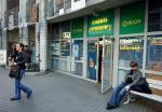 Według badań AC Nielsen Polska  z 2007 r. zakupy w kioskach i salonikach Ruchu  robi 62 proc. Polaków