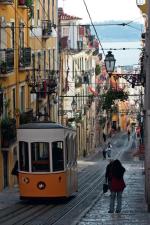 Lizbona jest ciągle modna. Zwiedzanie miasta połączyć można z degustowaniem wina porto i wieczornym słuchaniem pieśni fado