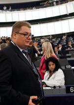 W Wielkiej Brytanii  Michał Kamiński nazywany jest antysemitą i homofobem. Wypomina mu się przeszłość w faszyzującym NOP. Z kolei wśród polskiej narodowej prawicy europoseł nie ma zbyt wysokich notowań. Ojciec Tadeusz Rydzyk wzywał nawet przed ostatnimi wyborami do Parlamentu Europejskiego, by na niego  nie głosować  
