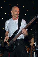  Tony Levin jest obecnie basistą King Crimson, wcześniej współpracował z takimi gwiazdami jak Peter Gabriel i David Bowie