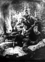 Dwaj powstańcy na stanowisku strzeleckim, wrzesień 1944 r.