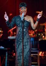 Natalie Cole, córka legendarnego Nata Kinga Cole’a, zaprezentowała perfekcyjne interpretacje standardów 