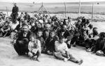 Grupa Romów w obozie pracy przymusowej w Bełżcu, 1940 r. 