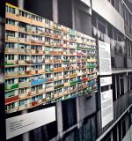 Ożywianie surowej, anonimowej architektury bloku (gdański falowiec) (fot. Piotr Apolinarski/instytut Adama mickiewicza)