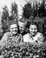 „Ziutek” z koleżankami w Parku Ujazdowskim podczas okupacji (reprodukcje za książką p. stachiewicza „parasol”)