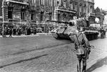 Niemiecki czołg Panzer VI Königstiger – Tygrys Królewski, na ulicy Budapesztu, październik 1944 r.  