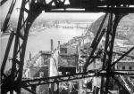 Ruiny domów i wysadzone przez Niemców mosty w Budapeszcie, 1945 r. 