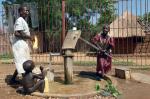 Sierociniec  w Dżubie. Tylko nieliczne instytucje mają własne studnie, większość czarnych mieszkańców pije niefiltrowaną wodę z Nilu